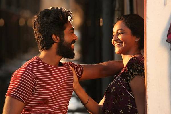 ட்ரெண்டி சேலையில் ரசிகர்களை கிறங்கடிக்கும் இறுகப்பற்று பட நடிகை... வைரல் புகைப்படங்கள் | Actress Abarnathi New Photoshoot In Saree Viral