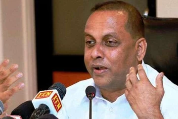 அமைச்சரிடம் தலைக்கவசம் கேட்ட சமையல்காரர்!