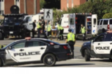 கனடாவில் பரபரப்பு....ரத்த வெள்ளத்தில் தேநீர் கடைக்குள் புகுந்த நபர் உயிரிழப்பு