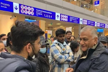 போலந்தில் இருந்து இந்தியர்களுடன் டெல்லி புறப்பட்ட முதல் விமானம்!