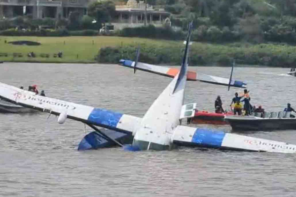 நுவரெலியாவில் கட்டுப்பாட்டை இழந்து விபத்துக்குள்ளான விமானம்! மீட்பு பணிகள் தீவிரம் | Landing Plane Crashes Into Nuwara Eliya Lake