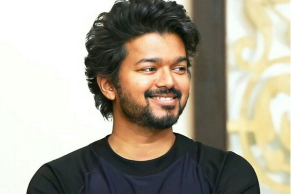 கிருஷ்ணர் வேடத்தில் நடிகர் விஜய்.. எவ்வளவு அழகாக இருக்கிறார் பாருங்க