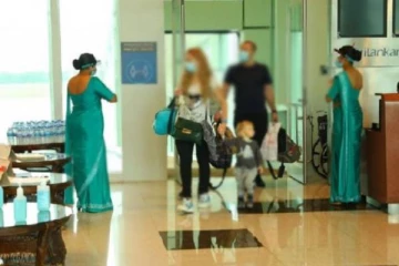 கொழும்பில் பெருந்தொகை பணத்தை இழந்த சுற்றுலா பயணி! சாரதியின் மோசமான செயல்