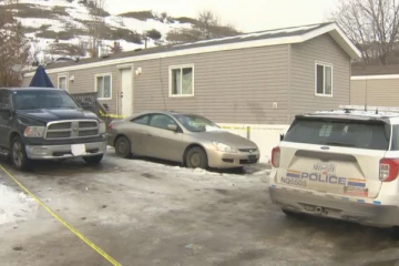 கனடாவில் உள்ள வீட்டில் கிடந்த 2 சடலங்கள்! அருகே நின்றிருந்த ஒரு நபர்