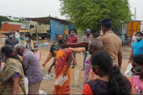 நாளை முதல் தளர்வுகள் இல்லா முழு ஊரடங்கு... அம்பத்தூரில் அலைமோதும் மக்கள் கூட்டம்... | People Crowd In Ambattur Fish Market