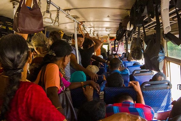 கொழும்பில் பரபரப்பை ஏற்படுத்திய பெண்கள் குழு - மக்களுக்கு விடுக்கப்பட்டுள்ள எச்சரிக்கை | Colombo Women Gang Threatening