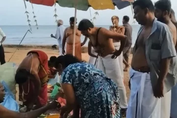 பிதிர்கடன் தீர்க்க யாழ். கீரிமலையில் குவிந்த மக்கள்!