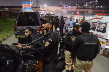 காவல் தலைமை அலுவலக வளாகத்தில் திடீரென நுழைந்த பயங்கரவாதிகள்! சரமாரி தாக்குதலில் நடந்த உயிரிழப்புகள்..உச்சகட்ட பரபரப்பு