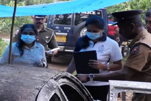 அக்குரேகொட இரட்டைக் கொலை ; தீக்கிரையாக்கப்பட்ட கார் ; களமிறங்கிய அரச இரசாயன பகுப்பாய்வாளர் | Car Set Fire Government Chemical Analyst Arrives அக்குரேகொட இரட்டைக் கொலை ; தீக்கிரையாக்கப்பட்ட கார் ; களமிறங்கிய அரச இரசாயன பகுப்பாய்வாளர் | Car Set Fire Government Chemical Analyst Arrives