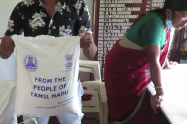 தமிழக அரசாங்கத்தால் வழங்கப்பட்ட நிவாரண பொதி மக்களுக்கு வழங்கி வைப்பு (PHOTOS) | Relief And Deposit By The Government Of Tamil Nadu