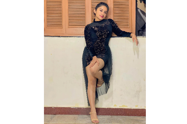 மௌன ராகம் சீரியல் நடிகை ரவீனாவா இது..! மார்டன் உடையில் எப்படி இருக்கிறார் பாருங்க | Mounaragam Serial Actress Raveena Latest Click