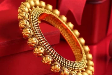 வார இறுதியில் சரிந்த தங்கம் விலை - இப்போது வாங்கலாம்..