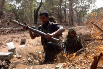 விடுதலைப்புலி உறுப்பினர்களின் புகைப்படத்தால் அரசுக்குள் வெடித்தது சர்ச்சை