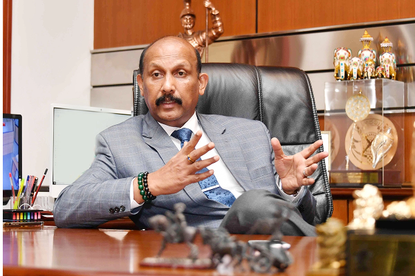 பாதுகாப்பு செயலாளர் ஜெனரல் கமல் குணரத்னவின் வீட்டில் இராணுவ வீரர் மரணம் | Who Appointed Secretary Of Defense