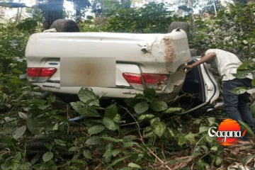 අඩි 100ක ප්‍රපාතයට මෝටර් රථය පෙරළෙයි