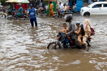பாகிஸ்தானில் ஏற்பட்ட வெள்ளப்பெருக்கில் பலியானோர் எண்ணிக்கை 124 ஆக உயர்வு