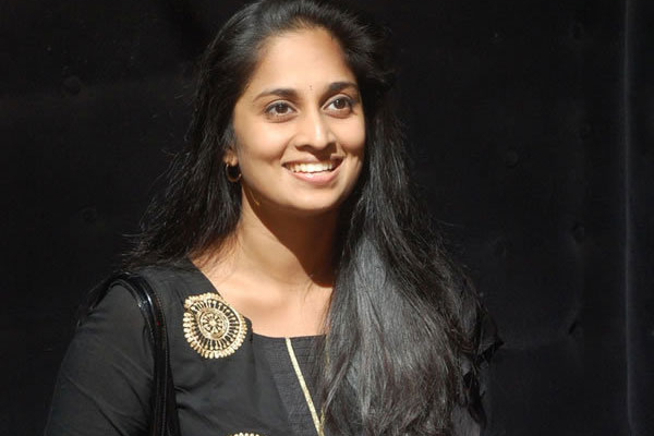 இணையத்தை கலக்கும் ஷாலினியின் மார்டன் லுக் போட்டோ - வைரலாகும் புகைப்படம் - தமிழ்நாடு