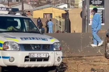 වෙඩි තැබීමකින් පුද්ගලයින් 15ක් ජිවිතක්ෂයට..