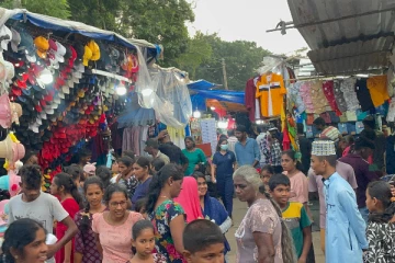 மன்னாரில் சூடு பிடித்துள்ள பண்டிகைக்கால வியாபாரம்