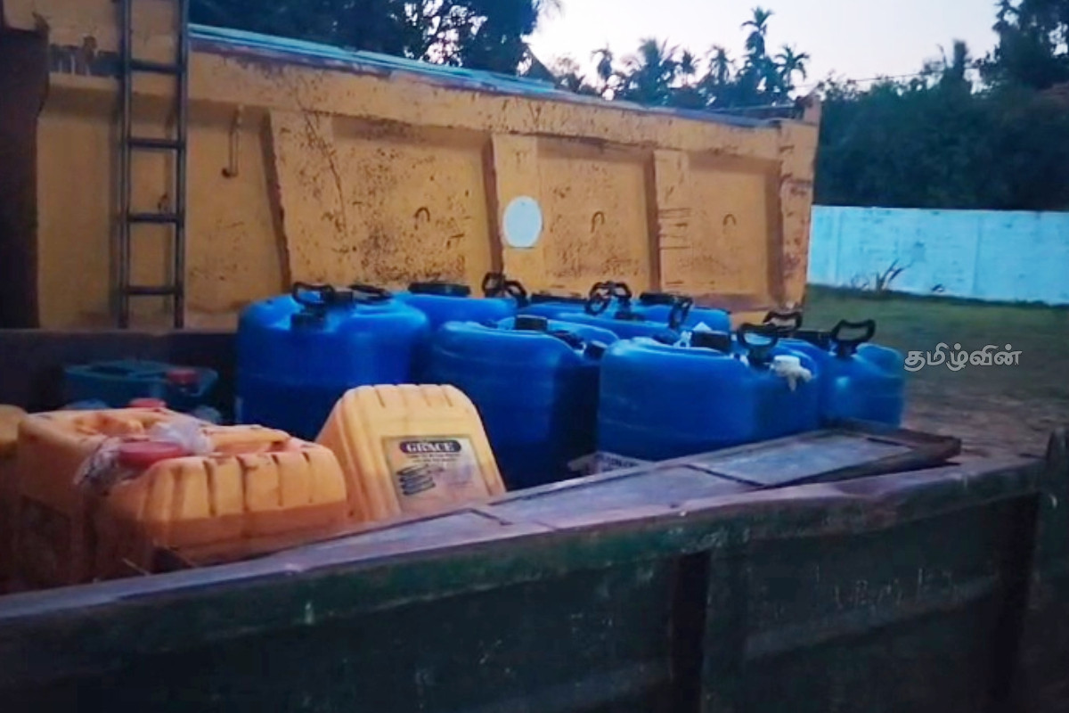 400 லீற்றர்கள் டீசலை கொண்டு சென்ற நபர் பொலிஸாரால் கைது | Man Arrested 400 Liters Diesel By Chunnakam Police