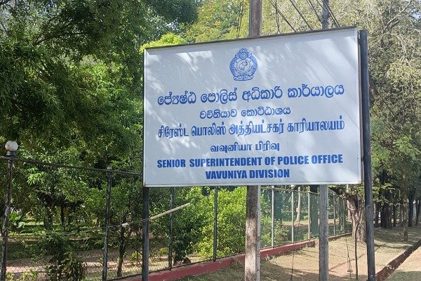 வவுனியாவில் இன்று பரபரப்பை ஏற்படுத்திய சம்பவம்; நையப்புடைக்கப்பட்ட நபர்கள் | Today S Sensational Incident In Vavuniya