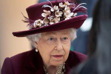 கௌரவ ஆடையை அணிவது யார்? சர்ச்சைகளுக்கு முற்றுப்புள்ளி வைத்தார் பிரித்தானிய மகாராணி