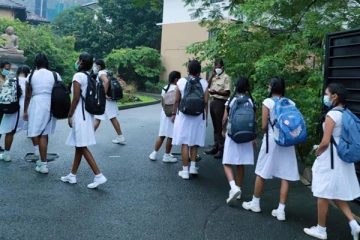 இளைஞர் மற்றும் நண்பர்களால் கடத்தப்பட்ட பாடசாலை மாணவி