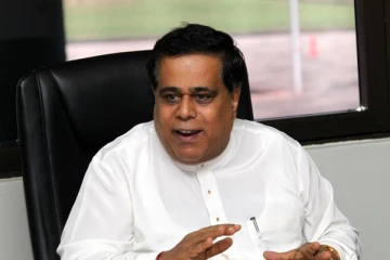 இலஞ்ச ஊழல் குற்றச்சாட்டில் பதவி விலகினார் நிமல் சிறிபால டி சில்வா