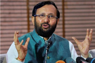 பிரதமர் நரேந்திர மோடியின் அமைச்சரவையிலிருந்து 12 பேர் ராஜினாமா! இந்திய  அரசியல் குழப்பம்