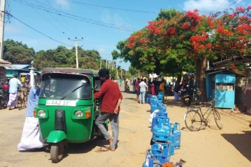 மன்னார் - பேசாலையில் பிரதான வீதியை மறித்து போராட்டம்