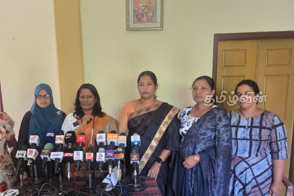 பெண்களுக்கு எதிரான முகநூல் செய்திகளுக்கு சட்ட நடவடிக்கை எடுக்குமாறு கோரிக்கை | Facebook Messages Against Women பெண்களுக்கு எதிரான முகநூல் செய்திகளுக்கு சட்ட நடவடிக்கை எடுக்குமாறு கோரிக்கை | Facebook Messages Against Women