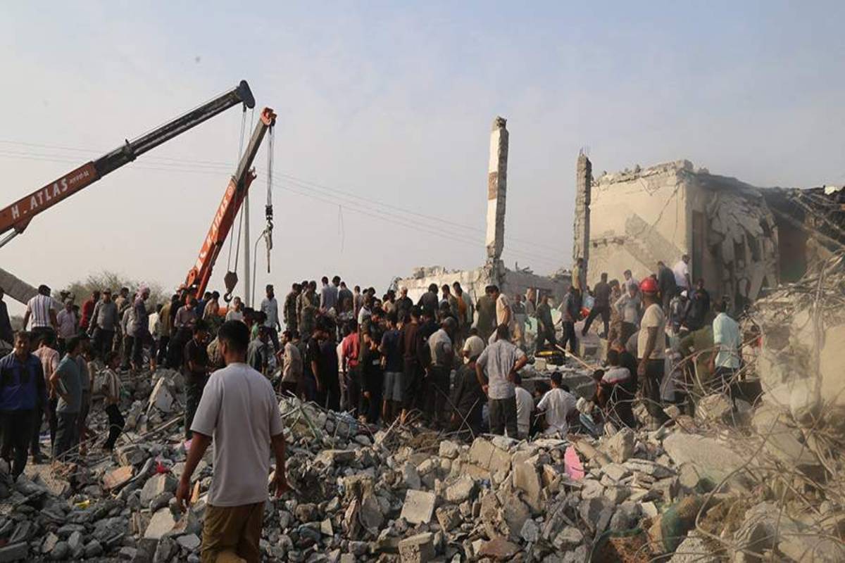 அமெரிக்க தாக்குதலில் 165 சிறுமிகள் பலியான கோர சம்பவம்! இந்த 2 பேரையும் நினைவில் கொள்ளுங்கள் - குற்றவாளிகளை அறிவித்த ஈரான் | Remember These 2 Horror That Claime 165 Girls Iran