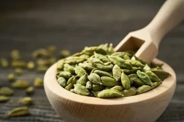 ஒற்றை ஏலக்காயால் புது தம்பதிகளுக்கு எல்லையற்ற மகிழ்ச்சி - எப்படி சாப்பிடலாம்?