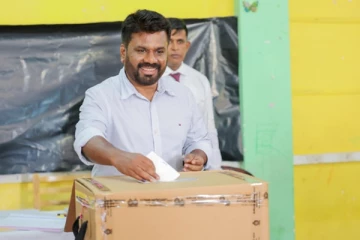 நாடு திரும்பியவுடன் தேர்தலில் வாக்களித்த ஜனாதிபதி அனுரகுமார