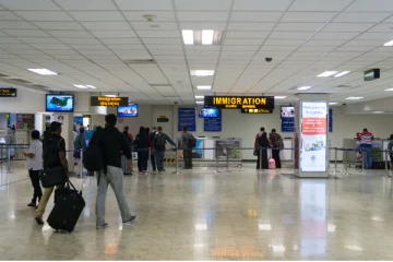 வெளிநாட்டிலிருந்து கட்டுநாயக்க விமான நிலையத்தை வந்தடைந்தவர் கைது