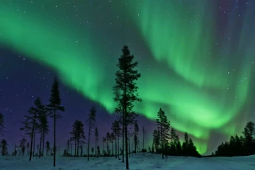 இரவுவேளை ஆச்சர்யத்துடன் வானை  பார்த்த சுவீடன் வாசிகள்! காரணம் இதுதான்