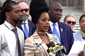 மண்டை ஓடு இல்லாத கருவை சுமந்த பெண்., கருக்கலைப்புக்காக 2,000 கிமீ பயணம்!