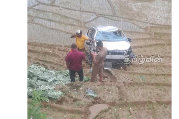 வலப்பனையில் கெப் ரக வாகனம் பாதாள பள்ளத்தில் வீழ்ந்து விபத்து | Accident As Cab Falls Into Ravine In Walapane
