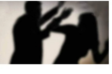 8 வயது சிறுமி கூட்டுப்பாலியல் வன்கொடுமை- உயிரைக் கையில் பிடித்துக் கொண்டு..கதறும் தந்தை!