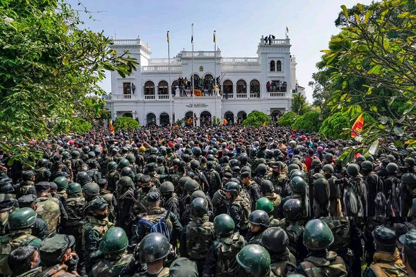 திசைமாறும் போராட்டம்: ஆர்ப்பாட்டக்காரர்களின் அதிரடி அறிவிப்பு - ஐபிசி தமிழ்