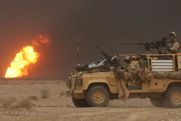 ஈராக்கில் கதி கலங்கிய பிரபல நாட்டு இராணுவம்.. முகாம் மீது பொழிந்த ஏவுகணை மழை!