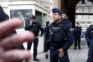 பிரான்சில் படப்பிடிப்பு உபகரணங்களை கொள்ளையடித்த நால்வர் கைது