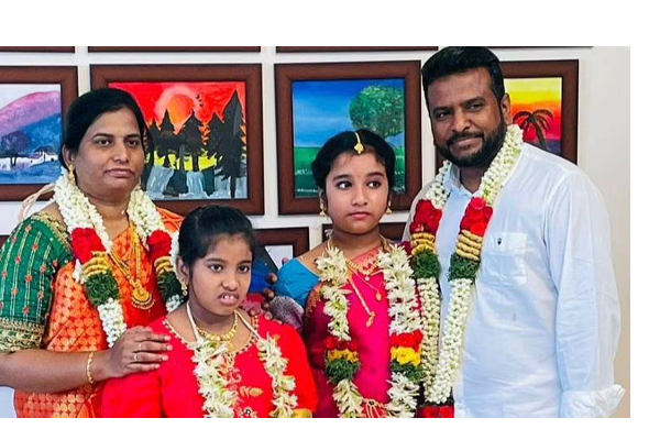 3 வருடத்திற்கு பின் மனைவிக்கு கணவன் கொடுத்த கிஃட் - ஆனந்த கண்ணீரில் மனைவி; வைரல் வீடியோ | Husbands Surprise Gift To Home Viral