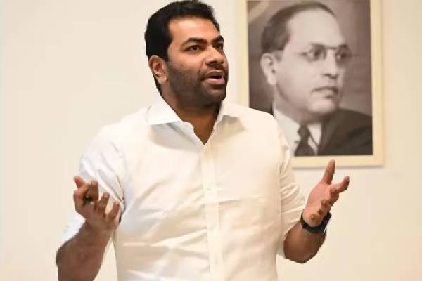 உண்மையை கொண்டுவர உச்சநீதிமன்ற தீர்ப்புக்கு காத்திருக்கிறோம்: ஆதவ் அர்ஜுனா | Waiting For The Supreme Court Verdict Adhav Arjuna