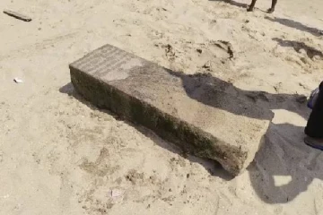 திருச்செந்தூர் கடலில் மிதந்து வந்த பொக்கிஷம்.. வியப்பில் பக்தர்கள் - அடுத்து நடந்த ஷாக்!