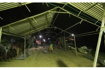 பருத்தித்துறையில் நீதிமன்ற தடையுத்தரவுக்கு மத்தியிலும் தொடரும் போராட்டம் (PHOTOS)