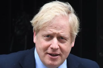 இந்திய தொற்றின் மீது நடவடிக்கை எடுக்க தவறினார்: பிரதமர் ஜோன்சனுக்கு எதிராக 4,000 குடும்பங்கள்