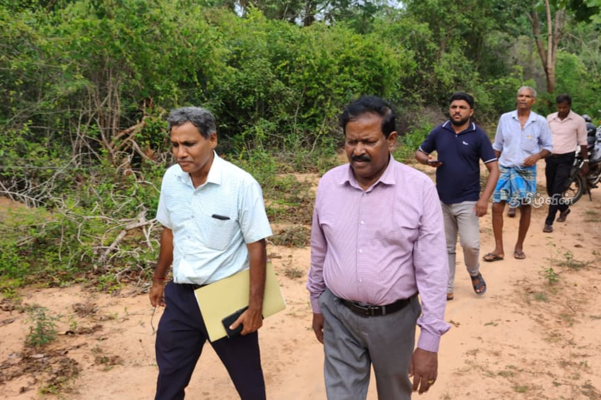 வனஇலாகா ஆக்கிரமித்துள்ள காணிகளை விடுவிக்க வலியுறுத்திய ரவிகரன் எம்.பி; காணி விடுவிப்பு தொடர்பில் களஆய்வு முன்னெடுப்பு | Field Assessment Regarding Land Release Initiated