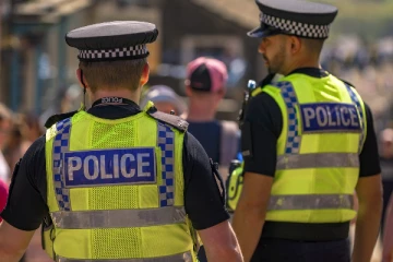 பிரித்தானியாவில் பெற்றோரை பிளாக் மெயில் செய்த மகனுக்கு நேர்ந்த நிலை!