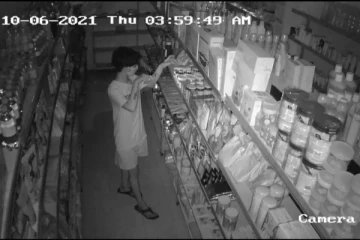 அடுத்தடுத்த மூன்று கடைகளின் பூட்டை உடைத்து திருடிய இளைஞர்கள்...